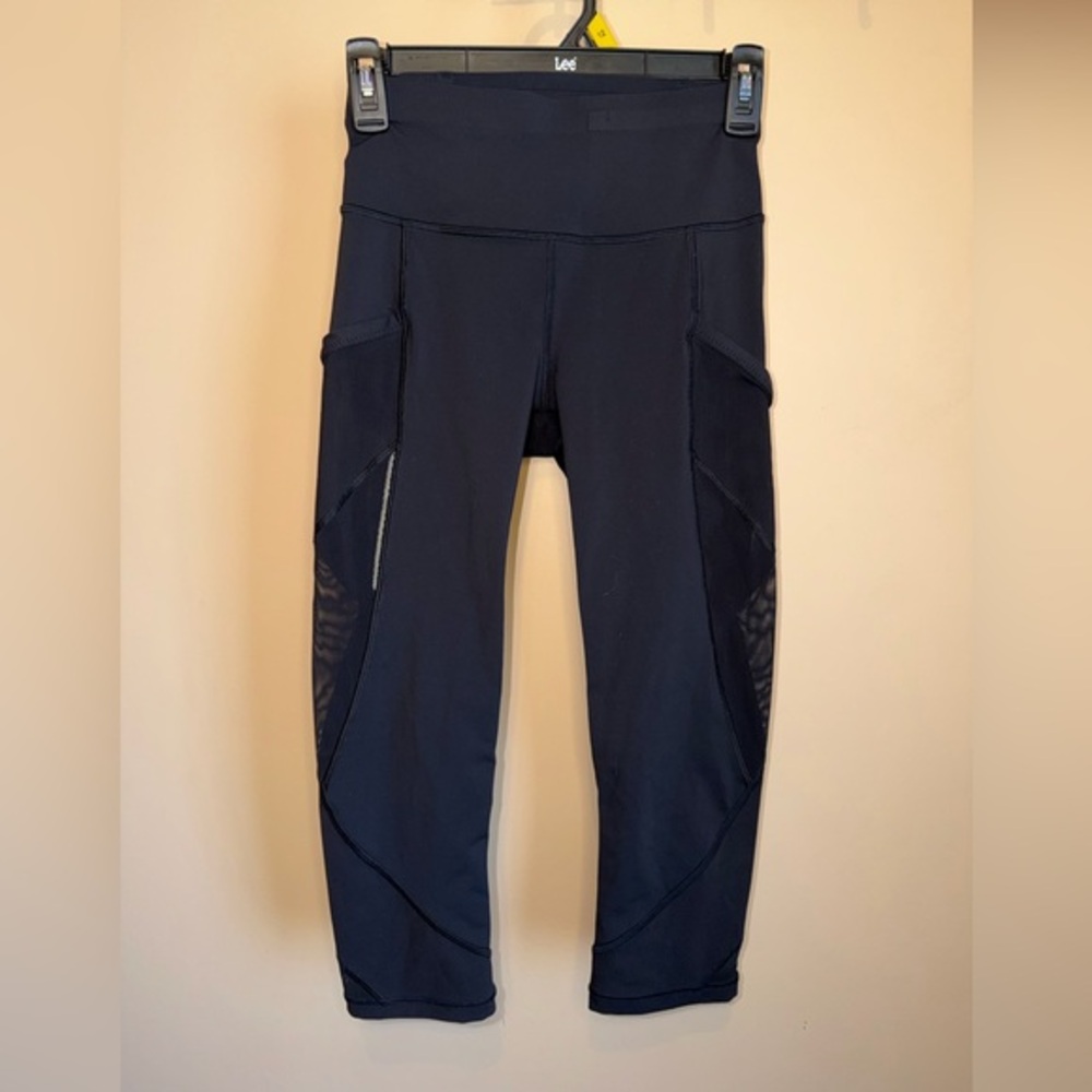Lululemon Women's Black Cropped Leggings